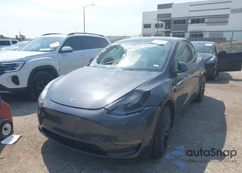 2025 Tesla Model Y Performance Dual Motor All-Wheel Drive z USA, uszkodzony, nr VIN 7SAYGDEF1SA344914